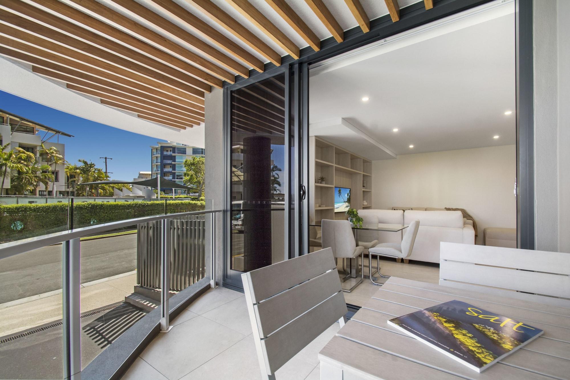 Breeze Mooloolaba, Ascend Hotel Collection Exterior photo The apartment's balcony