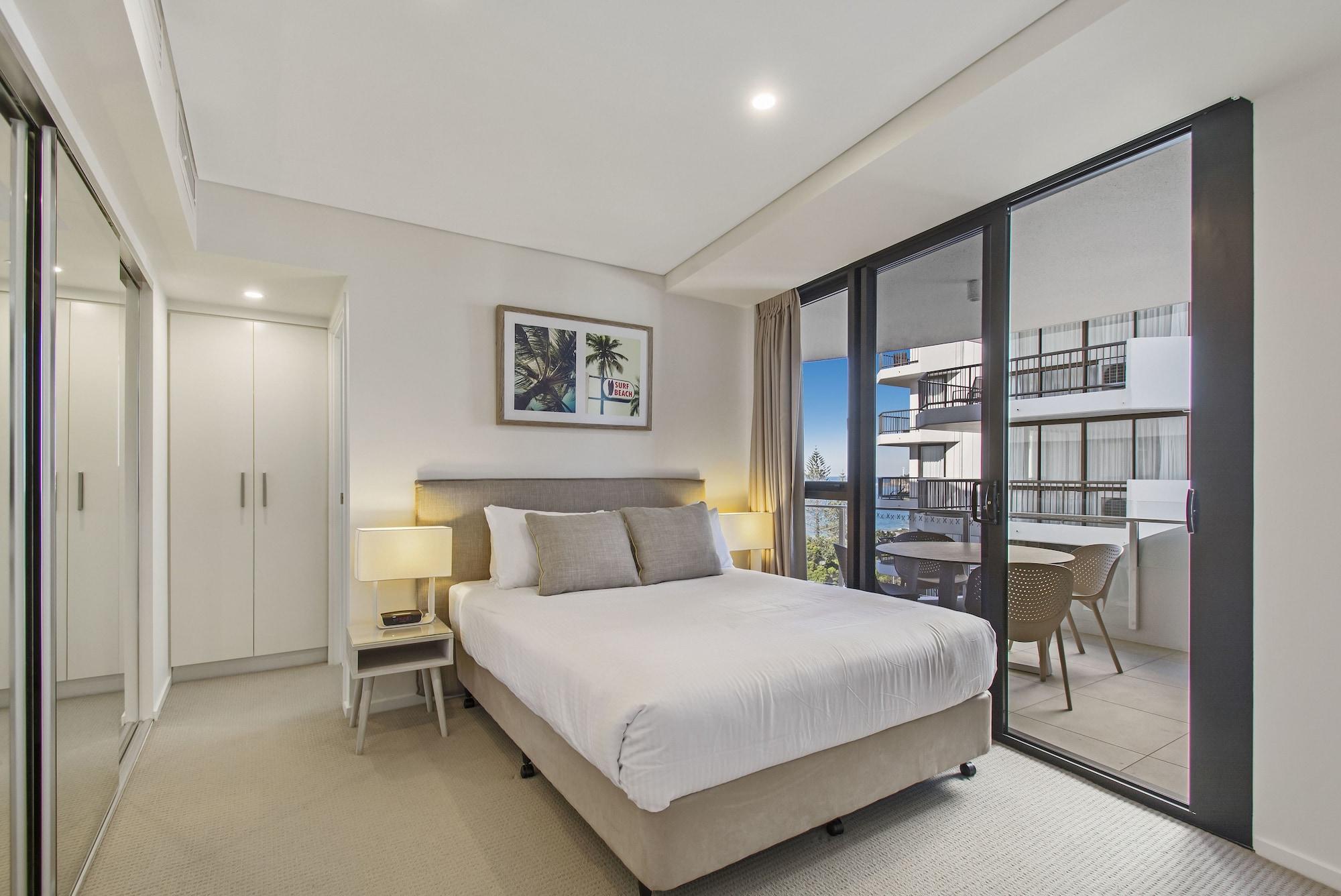 Breeze Mooloolaba, Ascend Hotel Collection Exterior photo A bedroom in a serviced apartment