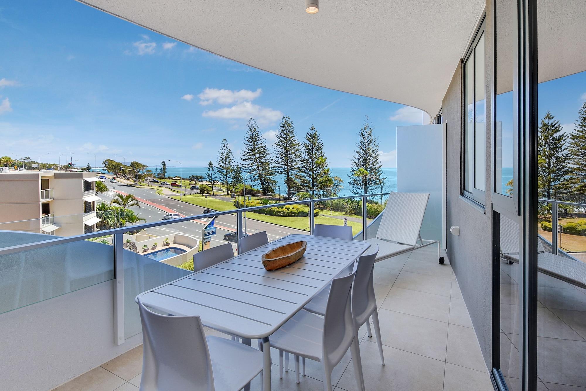 Breeze Mooloolaba, Ascend Hotel Collection Exterior photo A balcony