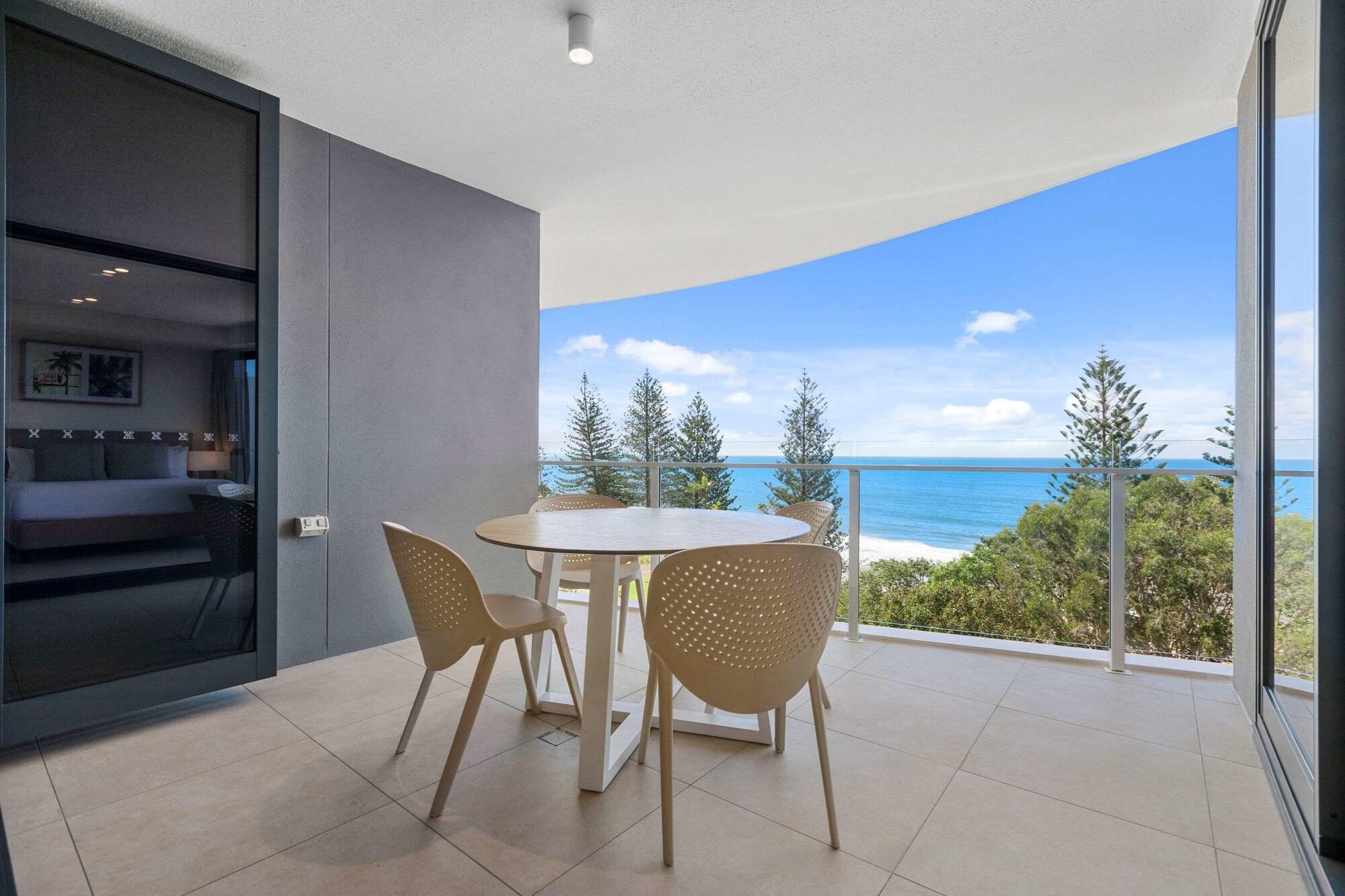 Breeze Mooloolaba, Ascend Hotel Collection Exterior photo A balcony at a luxury apartment