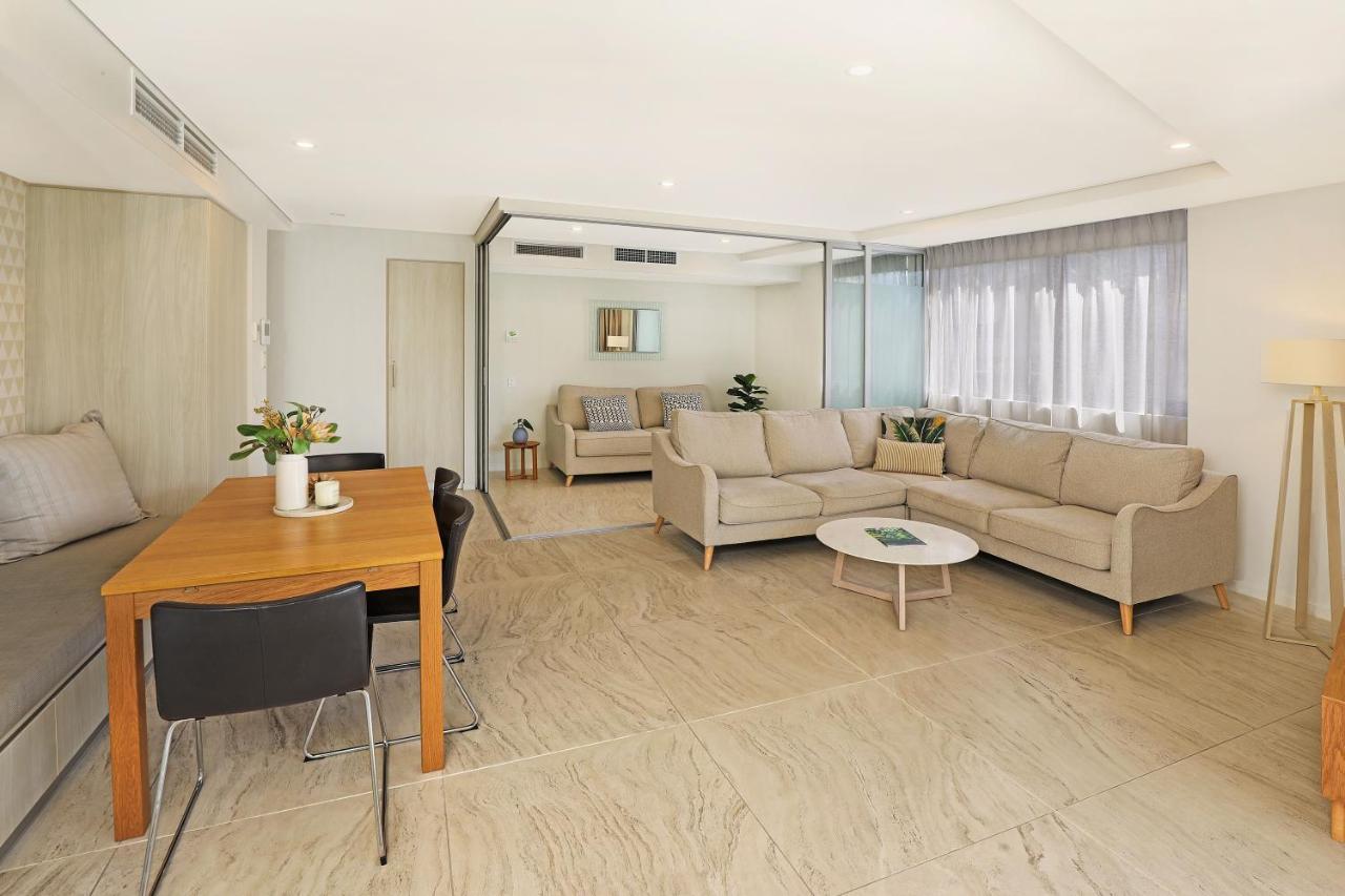 Breeze Mooloolaba, Ascend Hotel Collection Exterior photo A living room in a typical apartment