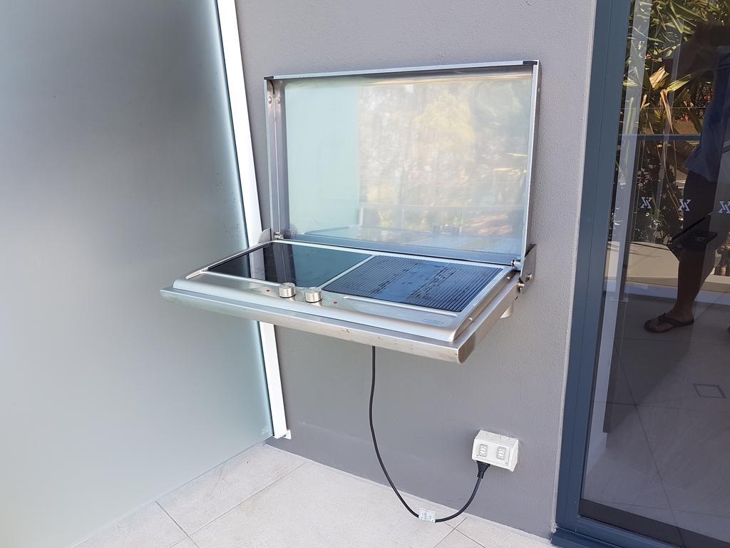 Breeze Mooloolaba, Ascend Hotel Collection Exterior photo A solar panel on a house