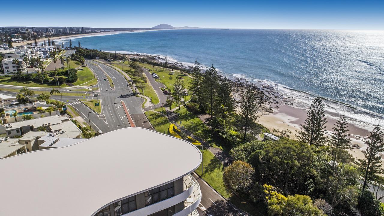 Breeze Mooloolaba, Ascend Hotel Collection Exterior photo Aerial view of the Gold Coast Highway at Broadbeach