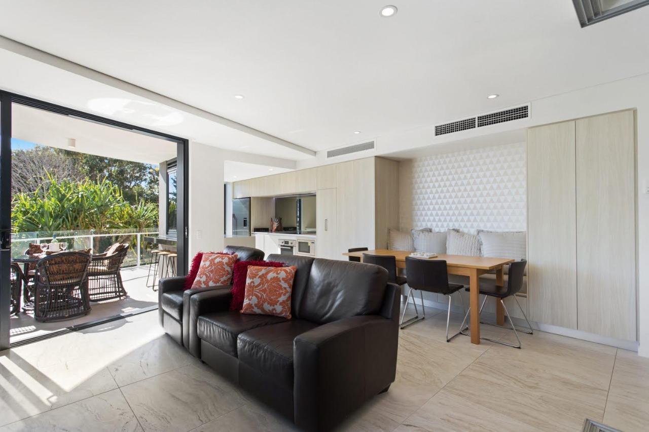 Breeze Mooloolaba, Ascend Hotel Collection Exterior photo A living room in a typical apartment